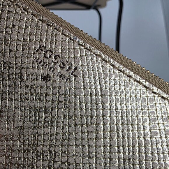 Fossil Issue No. 1954 Metallic Gold Textured Zip-Around Wristlet Wallet - Picture 1 of 7